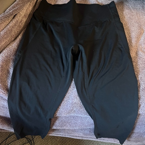 HALARA Pants - Halara Black Capri Leggings with pockets